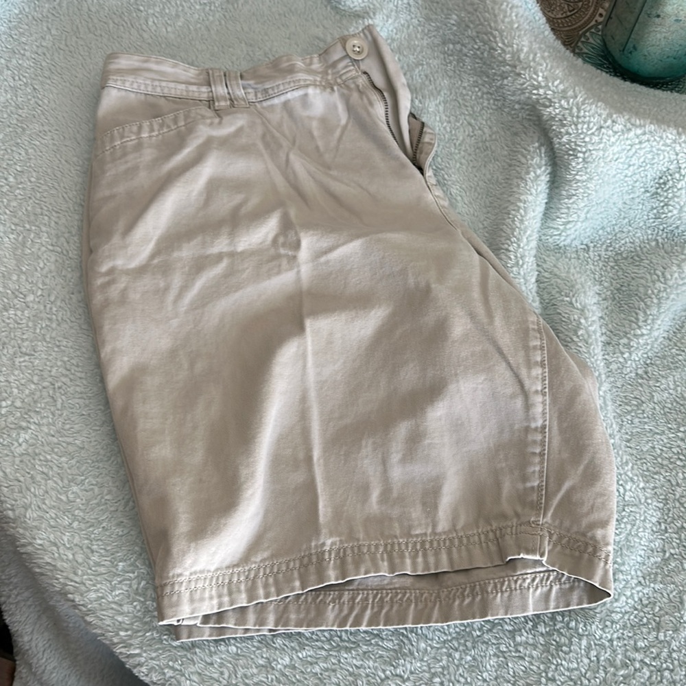 Khaki Eddie Bauer shorts